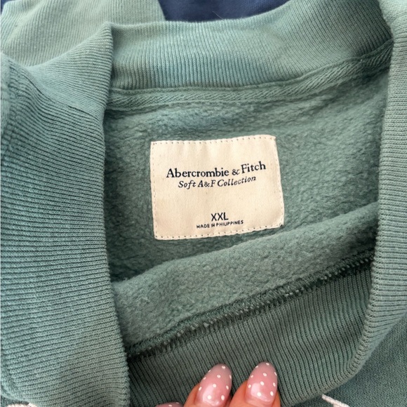 Abercrombie slight crop crew necks - Picture 2 of 3